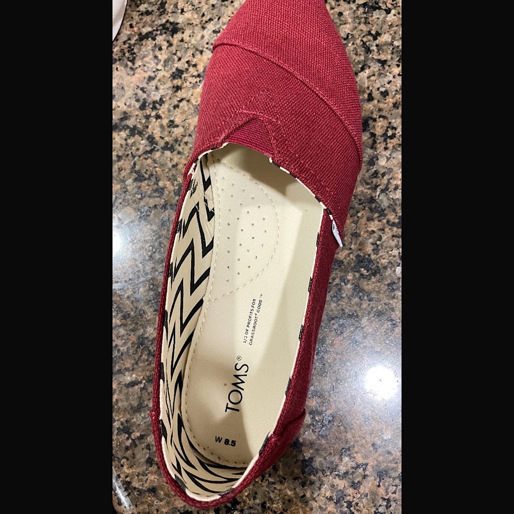 TOMS Burgandy Womens Shoe-Size 8.5